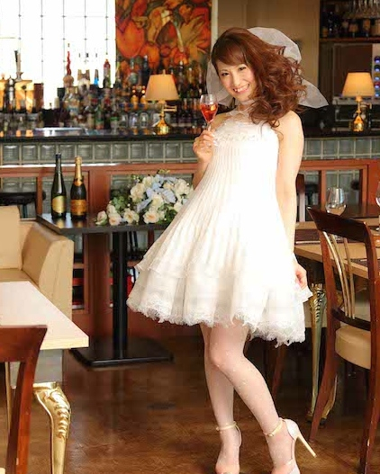 福井の結婚式二次会会場で唯一、二次会用ウエディングドレスの無料レンタルしてます。「ハイウェーブカフェ」